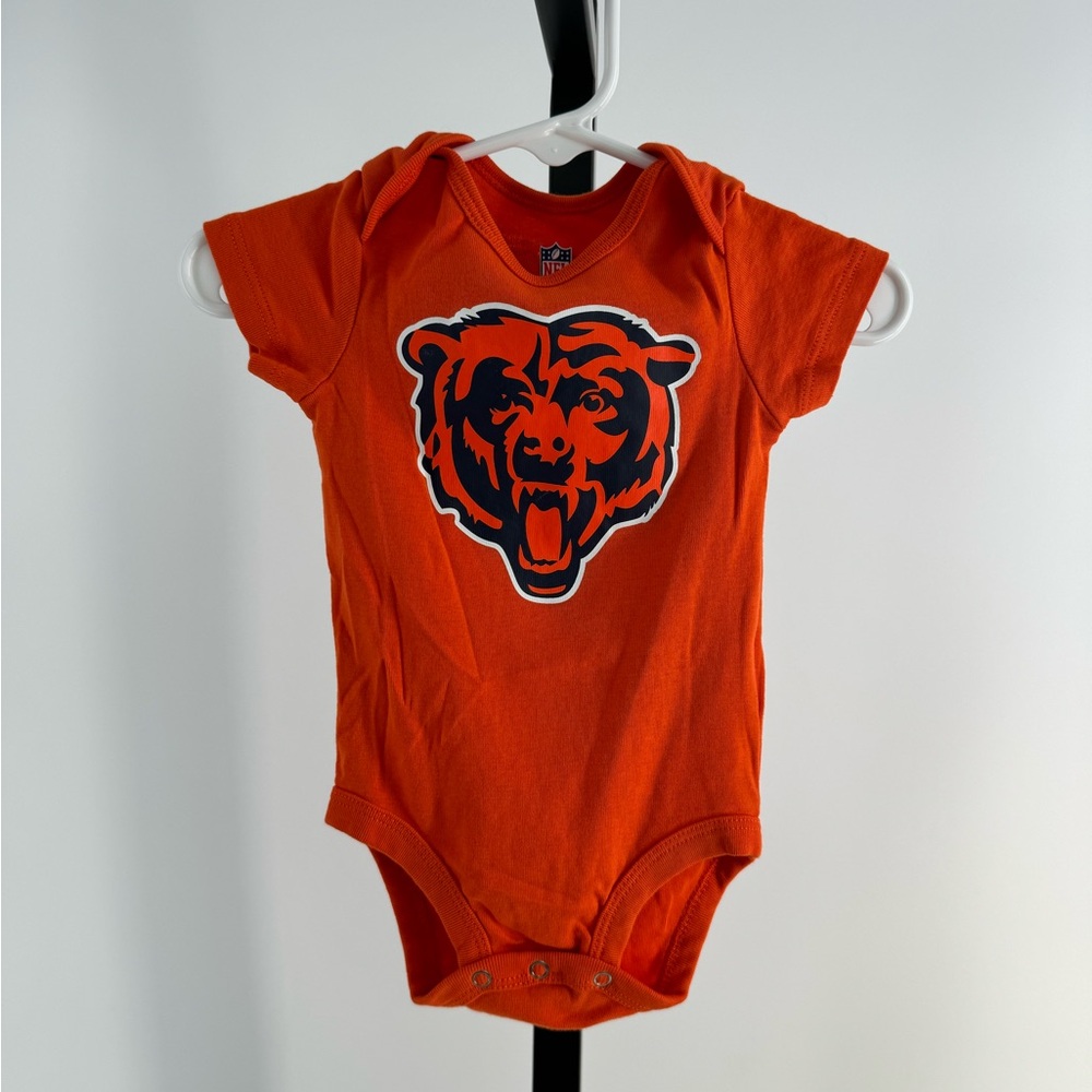 NFL baby 3-6 months orange Chicago Bears football short sleeve bodysuit onesie